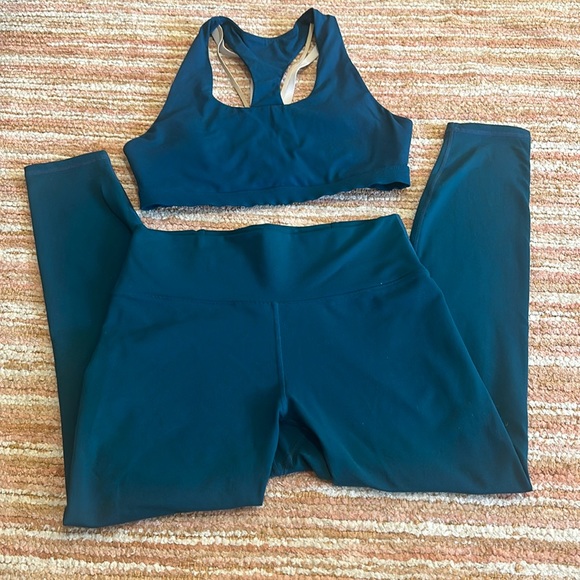 Fabletics Powerhold leggings and bra set size medium - Picture 2 of 6